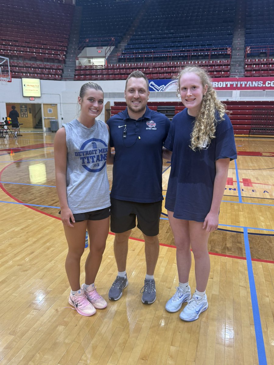 WhiteHadleigh's tweet photo. I had a lot of fun at the @Detroit_WBB elite camp today. Got to see my @MIpremierbball and @GrasslakeGbball teammate, @adalyn_jarchow . https://t.co/aup7KUV6if