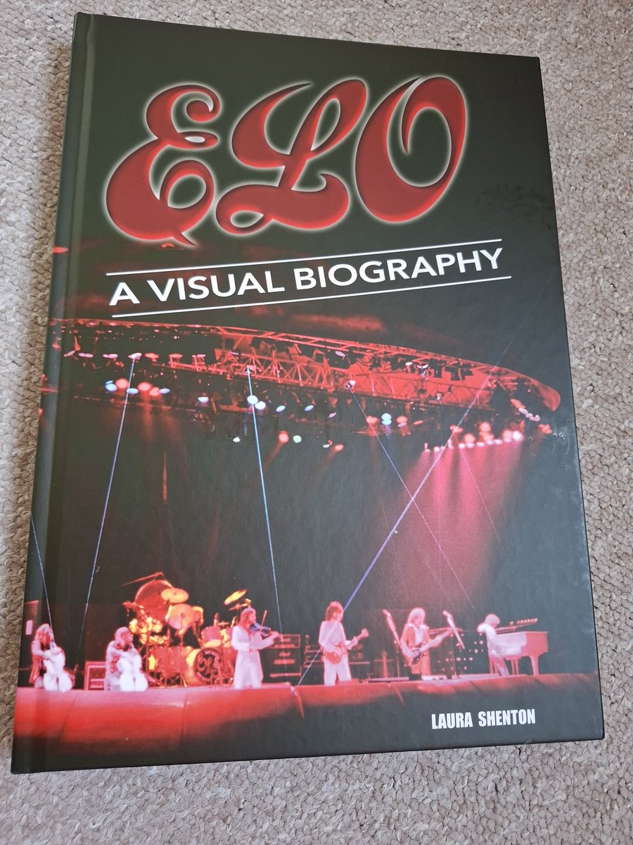 markmanley1978's tweet photo. @jaysto29 @JeffLynnesELO Yes i have that and my name is on the inside cover https://t.co/MMbxh6QJi2