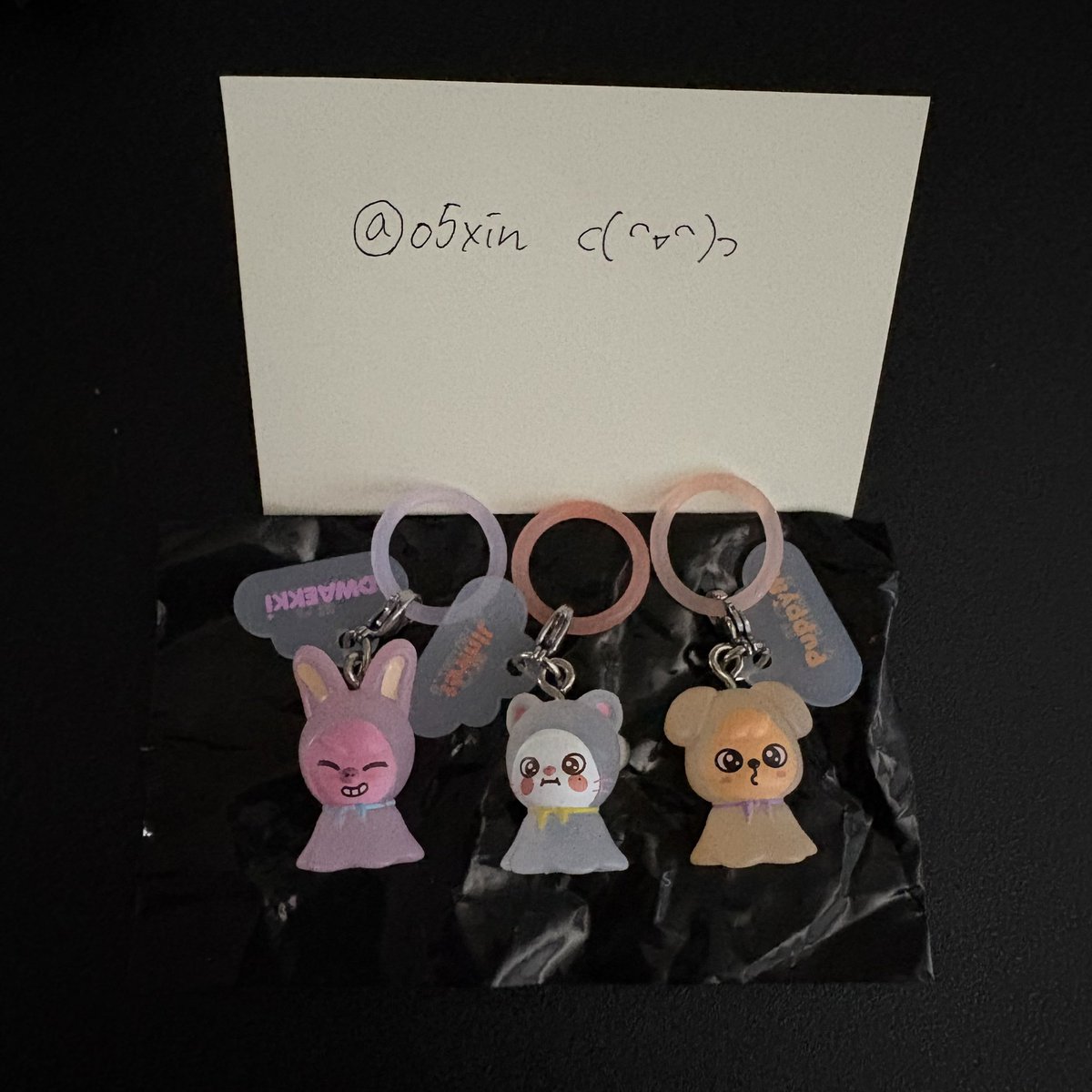 o5xin's tweet photo. 【交換】 SKZOO めじるしアクセサリー 雲 StrayKids スキズ

譲　チャンビン🐖🐇(トゥエッキ)、スンミン🐶(パピーム)、ヒョンジン🦙🥟(ジニレット)

求　リノ🐰(リービット)

郵送交換希望📮
検索からでもお気軽にお声掛けください。 https://t.co/gwfOkIz4aJ