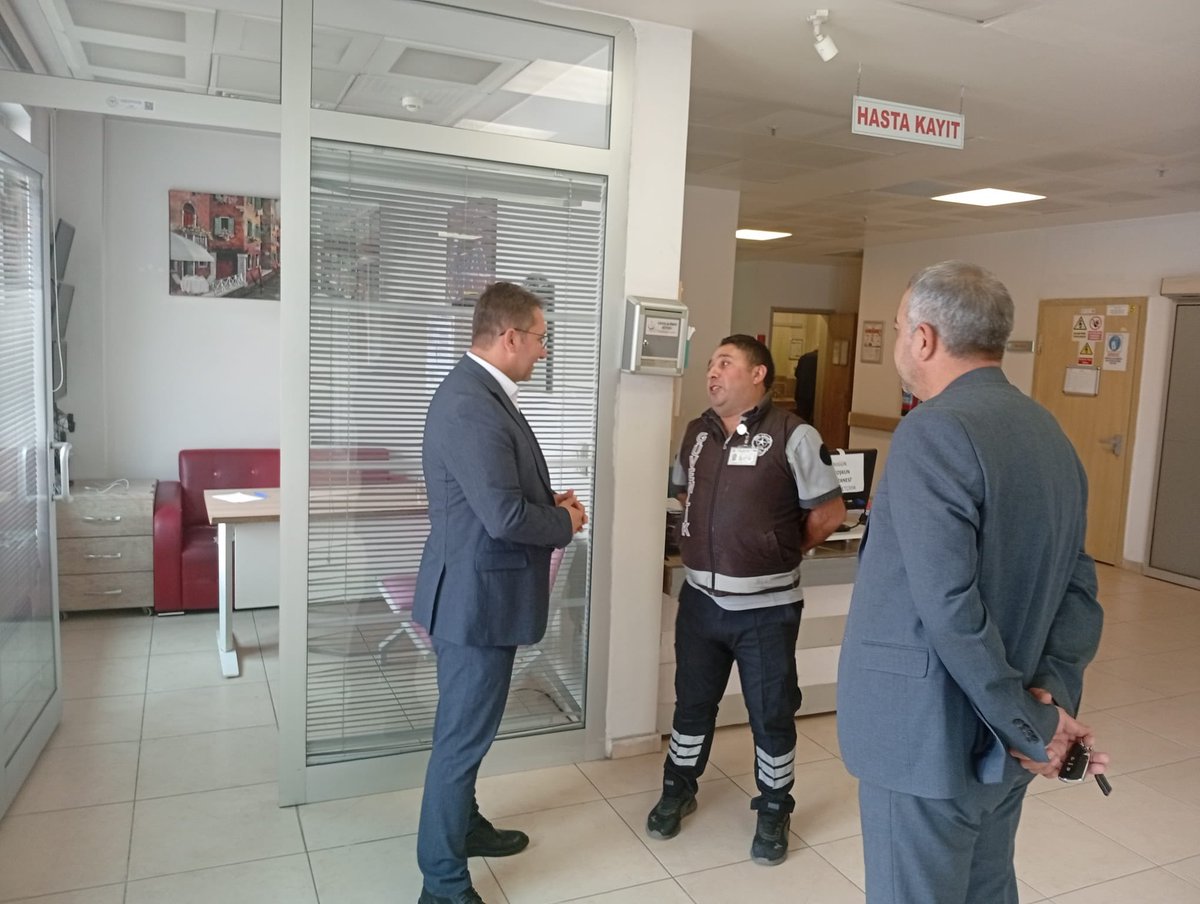 ozsaglikis38's tweet photo. BAŞKANIMIZ SUNGUR’DAN PINARBAŞI DEVLET HASTANESİ’NE ZİYARET

Şube Başkanımız Faruk Sungur ve Başkan Yardımcımız Bekir Baz, Pınarbaşı Devlet Hastanesi’nde işçi kardeşlerimizle biraraya geldi.

Değerli Emekçi kardeşlerimize çalışma hayatlarında kolaylıklar diliyoruz.

@Faruksungur38 
@bekirbaz2