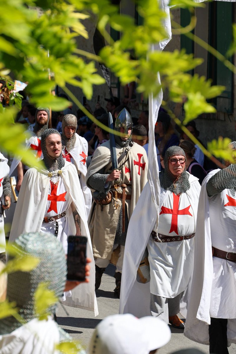 Julien_Limongi's tweet photo. Clap de fin des médiévales de Provins 2026 avec le traditionnel défilé des troupes et des élus devant une foule nombreuse 

C’est toujours un plaisir de vous retrouver dans les rues de la ville haute et d’échanger quelques mots avec vous en fermant le cortège des élus aux côtés des conseillers du Rassemblement pour Provins, merci à tous pour votre soutien. 

Vive les médiévales de Provins !