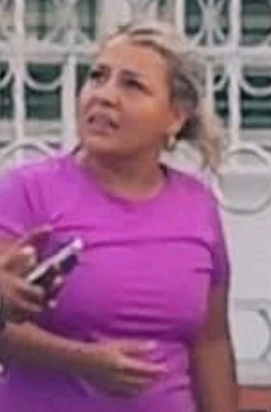 Urisisbenizadi's tweet photo. Está CRIMINAL es Maribel Bautista Pedraza atacó salvajemente a un joven estudiante en Bucaramanga porque estaba apoyando una marcha a @IvanCepedaCast.
No han ganado nada y ya actúan en forma violenta contra el prójimo que no piensa como ellos.  Esta señora es coordinadora de la campaña presuntamente de la campaña de @AbelardoPTE  en esa ciudad. 🌆 #AbelardoDestripador 
¡Que miedo!
#MeLaJuegoPorLaVida