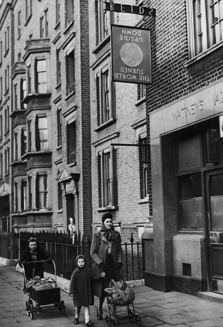 Britains___Pubs's tweet photo. Old Kent Road, 1947 #Walworth, #Bermondsey, #London https://t.co/O5fs9stUE0