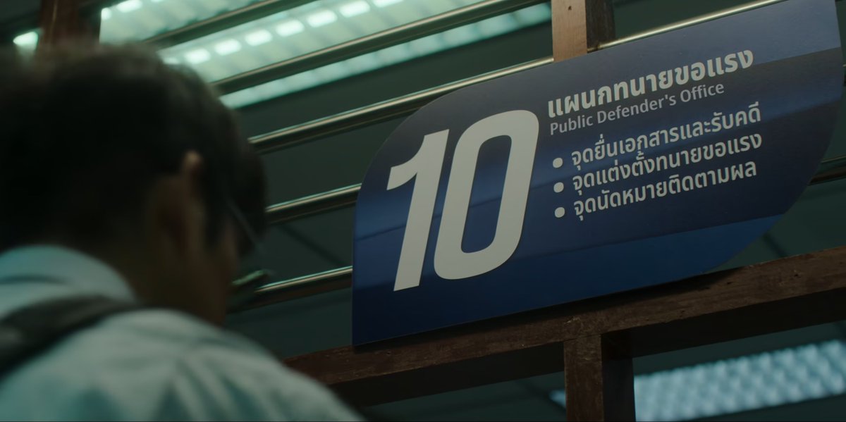 299_lll's tweet photo. 1️⃣4️⃣เมฆ-เมฆเป็นทนายขอแรง ซึ่งทนายขอแรงเนี้ยมักจะโดนปรามาสว่าทำงานลวกๆ แค่ให้จบๆไป เพราะเงินน้อย ไม่คุ้มค่าเหนื่อย แต่เมฆไม่ใช่คนแบบนั้น มันตั้งใจกับทุกงาน(หรืออาจจะยังไฟแรง) อย่างคดีโรงงานขยะทั้งที่จำเลยรับสารภาพ แต่เมื่อมันเห็นสิ่งที่น่าสงสัยมันก็ไม่ปล่อย พยายามช่วยให้ลุงรอดคุก ลงพื้นที่เอง เผลอๆใช้เงินตัวเอง สินบนก็ไม่รับ รวมถึงการปูมาว่าก่อนหน้านี้เมฆเป็นทนายสิทธิ์มาก่อน สิ่งนี้แสดงให้เห็นว่าเมฆเป็นคนมีหลักการ มีอุดมการณ์ รักค.ถูกต้อง เป็นประเภทตงฉิน

แต่มันย้อนแย้งในตัวเอง ซึ่งนี่มองว่าเป็นค.ตั้งใจ ทั้งๆที่เมฆมันยึดถือหลักการ มีอุดมการณ์ขนาดนั้นกลับอคติกับพ่อตัวเอง โกรธที่พ่อยึดถือหลักการมากกว่าครอบครัว นี่มองว่าสิ่งนี้คือhintที่บ่งบอกว่า จริงๆแล้วหลักการที่ไอ้เมฆยึดถือน่ะเปลี่ยนแปลงได้ตลอด ตามอารมณ์ค.รู้สึกมัน ถ้าเมฆมีอุดมการณ์มากพอดังว่า มันควรภูมิใจในตัวพ่อด้วยซ้ำที่พ่อยึดมั่นในค.ถูกต้องจนถึงที่สุด #ทนายปีศาจ