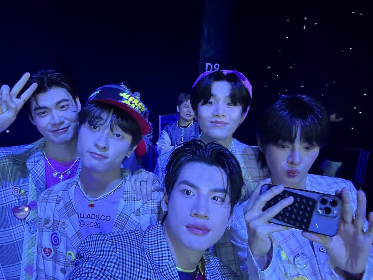 Nanny_Aouboom's tweet photo. i miss my family😭💗

#northotto #theewave #Hughhype https://t.co/Ux7Dpwdz5A