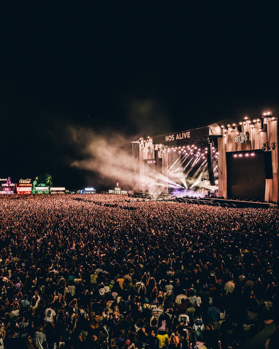 NOS_Alive's tweet photo. De palco em palco, é no Passeio Marítimo de Algés que te vamos encontrar nos dias 9, 10 e 11 de julho. Mal podemos esperar para que chegue a 18ª edição do NOS Alive. Mal podemos esperar para te ver.

🎫 Bilhetes para dia 9 de julho disponíveis em https://t.co/1N2ip0SJZH https://t.co/Jv94DuysHA