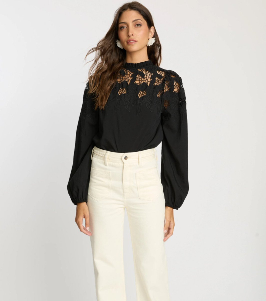 snarl12's tweet photo. @thetrueshelby $228 at tulips in LR  https://t.co/gzCjzeuvNp https://t.co/4XX694oEpn