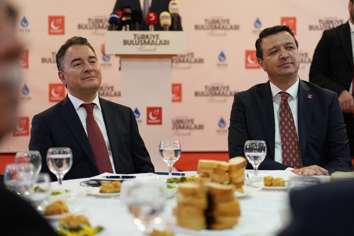 SynHande's tweet photo. Genel Başkanımız Sn. Ali BABACAN ve Saadet Partisi Genel Başkanı Sn. Mahmut ARIKAN Türkiye Buluşması Programı kapsamında ilimizin kıymetli Oda başkanları, STK Başkanları ve İş İnsanları ile bir araya geldiler. Programımıza katılım sağlayan tüm misafirlerimize teşekkürlerimizi sunarız.

@zeynep_sudan  @KadirAbbasioglu
@kocaeliyedeva41 @devapartisi @alibabacan