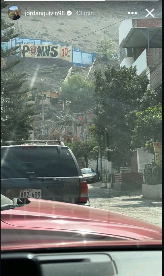 josltiml's tweet photo. La historia que acaba de subir Jordan Guivin en su IG. De fondo, un cerro empinado y donde se observa un graffiti con el nombre de: ‘Los pUmas’, facción de Independencia - Payet.

En aquel populoso distrito Jordan vivió, creció y dió sus primeros pasos en el fútbol. https://t.co/MDqd3jTJJz