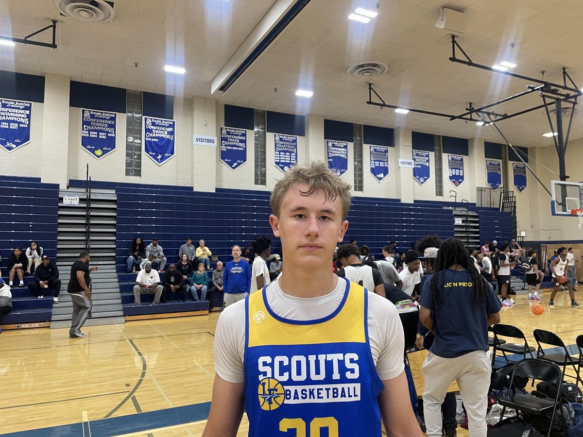 chilandprephoop's tweet photo. RB Sunday Standouts! Ft:

Orlando Bohlen @Orlando__bohlen 
Rory Haas @roryhaas_3 
Ty'Ron Holcomb @tyronholcomb1 

+ more! @RichTownship_BB @BreakawayBball @LFBoysHoops @ilcentralelite ⬇️⬇️

https://t.co/ipnFIMqdly https://t.co/Xo9mt8kOwv
