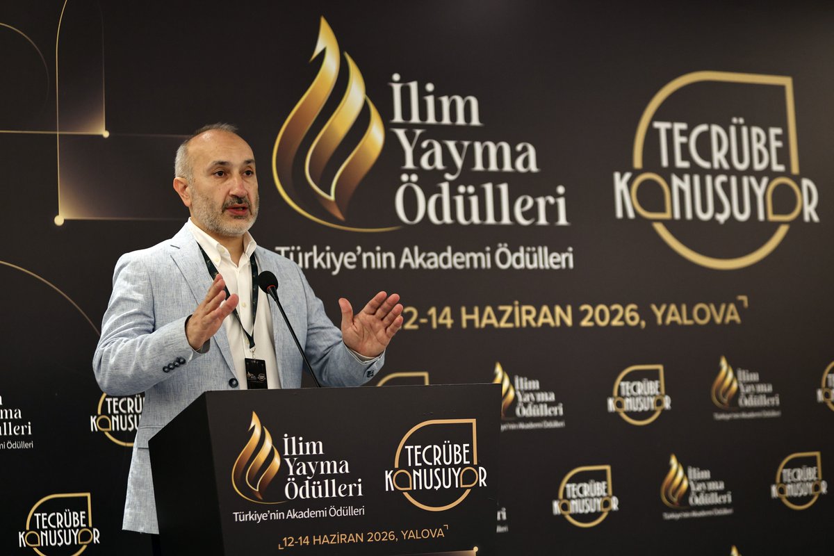 idrissarisoy's tweet photo. İlim Yayma Ödülleri kapsamında düzenlediğimiz “Tecrübe Konuşuyor” programında, 2021 yılı ödül sahibi kıymetli hocalarımız ile doktora öğrencilerimizi İbn Haldun Üniversitesi Yalova Dil Köyü’nde bir araya getirdik.

Bilimsel başarılarıyla örnek olan hocalarımız; akademik yolculuklarını, çalışma disiplinlerini, karşılaştıkları zorlukları ve yıllara yayılan tecrübelerini genç araştırmacılarımızla paylaştılar. Bu program vesilesiyle yalnızca bilgi değil; aynı zamanda birikim, vizyon ve akademik tecrübe de kuşaktan kuşa��a aktarıldı.