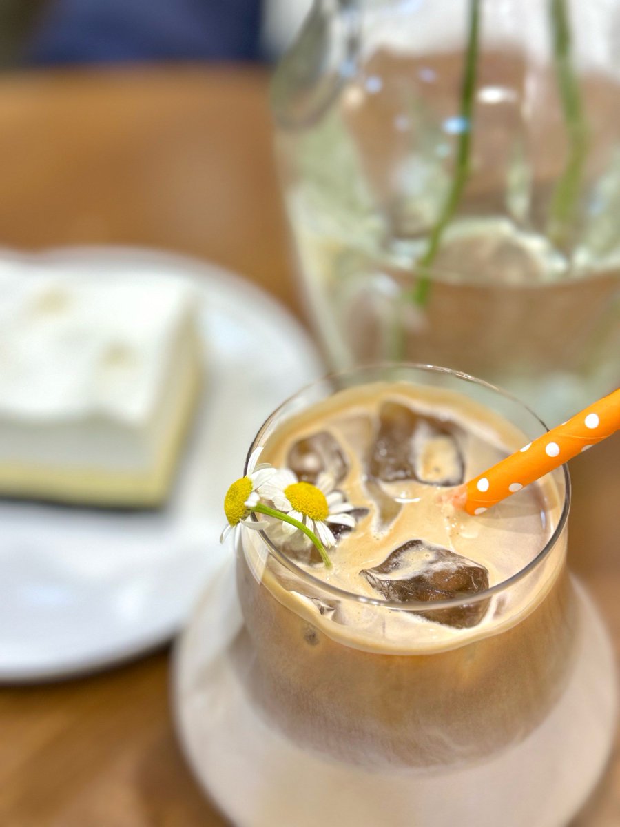 hydrowill's tweet photo. Coffee runs u0026 inside jokes—today’s perfect date is just us, like always. https://t.co/8UfRfhwOJq