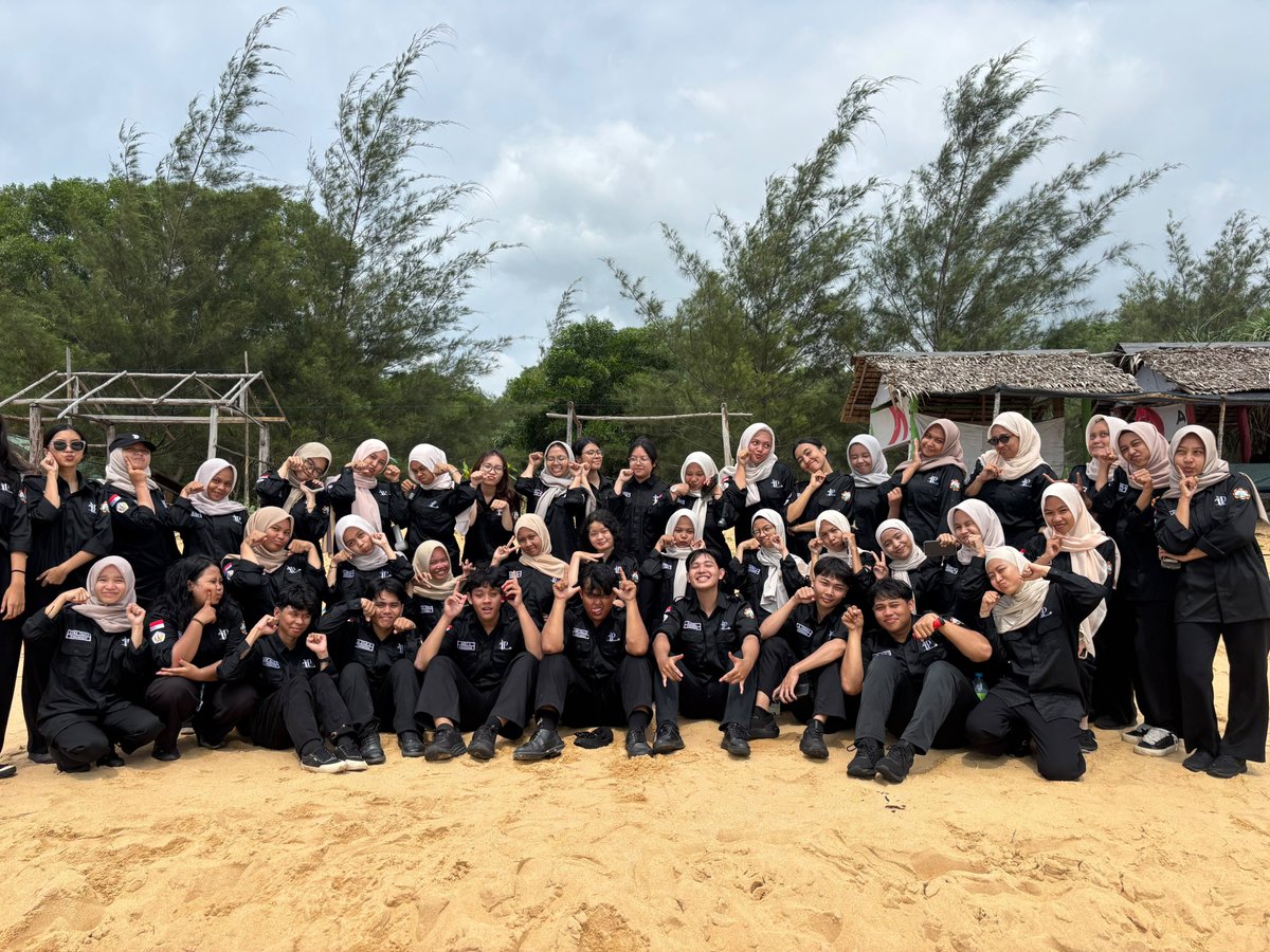 vlr_koo's tweet photo. dengan selesai nya kegiatan pd ini nandain kalau masa² jadi maba udah selesai🥹, time to flies ya.. ga nyngka udah jadi kating jujur sedih banget bakal kangen masa² maba dan yang paling sedih bakak kangen masa² pd 2 ini meski dalam 3 hari itu rasanya kayak capek banget.. https://t.co/yNbnABs44u