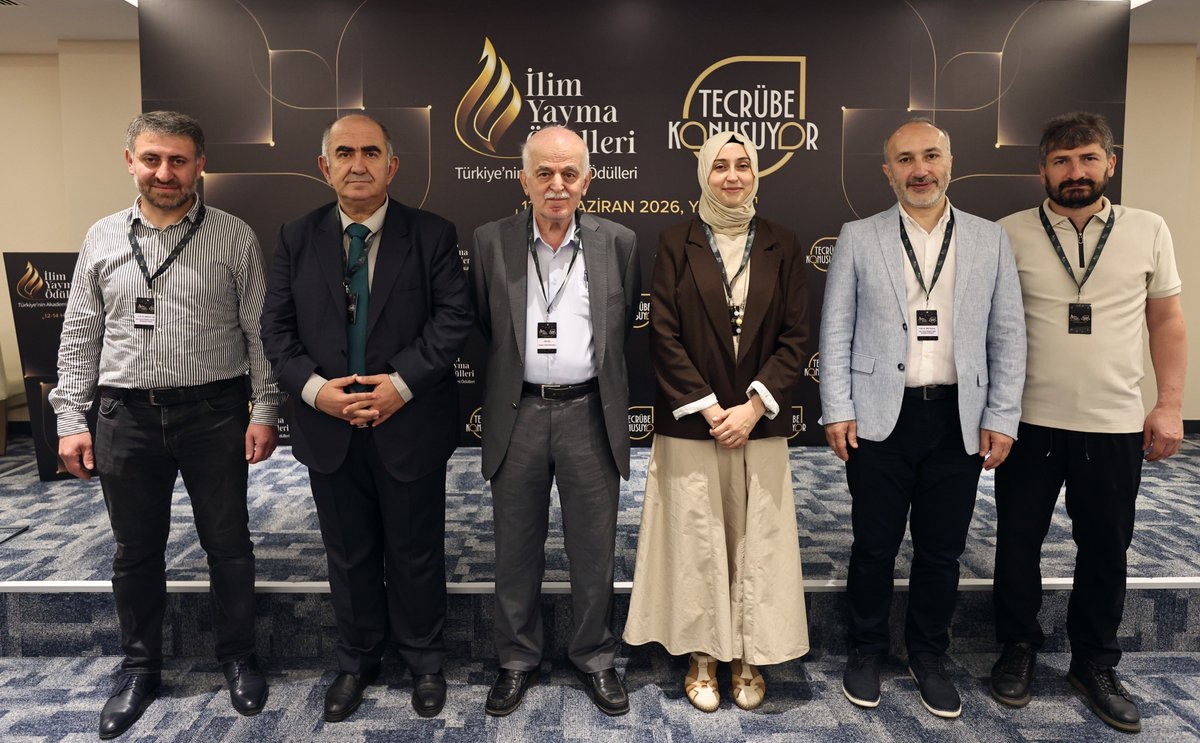 idrissarisoy's tweet photo. Geleceğin bilim insanlarının yetişmesine katkı sunmak amacıyla gerçekleştirdiğimiz bu programa katılarak bilgi ve tecrübelerini paylaşan İlim Yayma Ödülleri 2021 yılı ödül sahibi hocalarımıza, program koordinatörü Prof. Dr. @rahmandag  hocamıza, doktora öğrencilerimize ve programın hayata geçirilmesinde emeği geçen Akademi ve İletişim ekiplerimize; ayrıca bizlere ev sahipliği yapan İbn Haldun Üniversitesi yönetimine teşekkür ediyoruz.