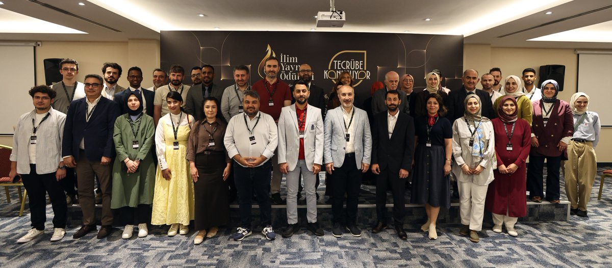 idrissarisoy's tweet photo. Geleceğin bilim insanlarının yetişmesine katkı sunmak amacıyla gerçekleştirdiğimiz bu programa katılarak bilgi ve tecrübelerini paylaşan İlim Yayma Ödülleri 2021 yılı ödül sahibi hocalarımıza, program koordinatörü Prof. Dr. @rahmandag  hocamıza, doktora öğrencilerimize ve programın hayata geçirilmesinde emeği geçen Akademi ve İletişim ekiplerimize; ayrıca bizlere ev sahipliği yapan İbn Haldun Üniversitesi yönetimine teşekkür ediyoruz.