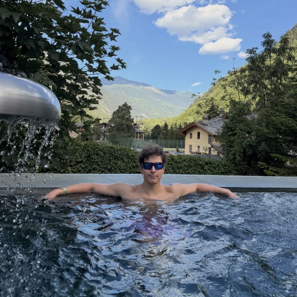 ZingnikFanAcc's tweet photo. Emi and Vadym relaxing during their time in Courmayeur, Italy.

PC: emileazingas and vadym___kolesnik (Instagram) https://t.co/RrIAtBRmMd