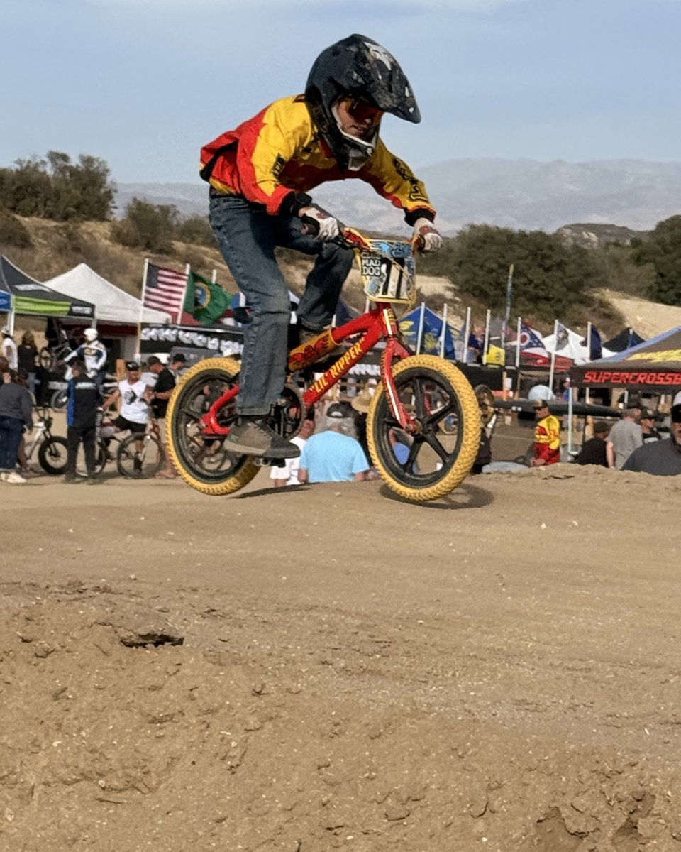 sebikes's tweet photo. That's none other than @camdenmac_ tearing up the @dirtyfest track on a legendary LiL' Ripper! 💨 #sebikes #seracing #lilripper https://t.co/YRktqjFTbm