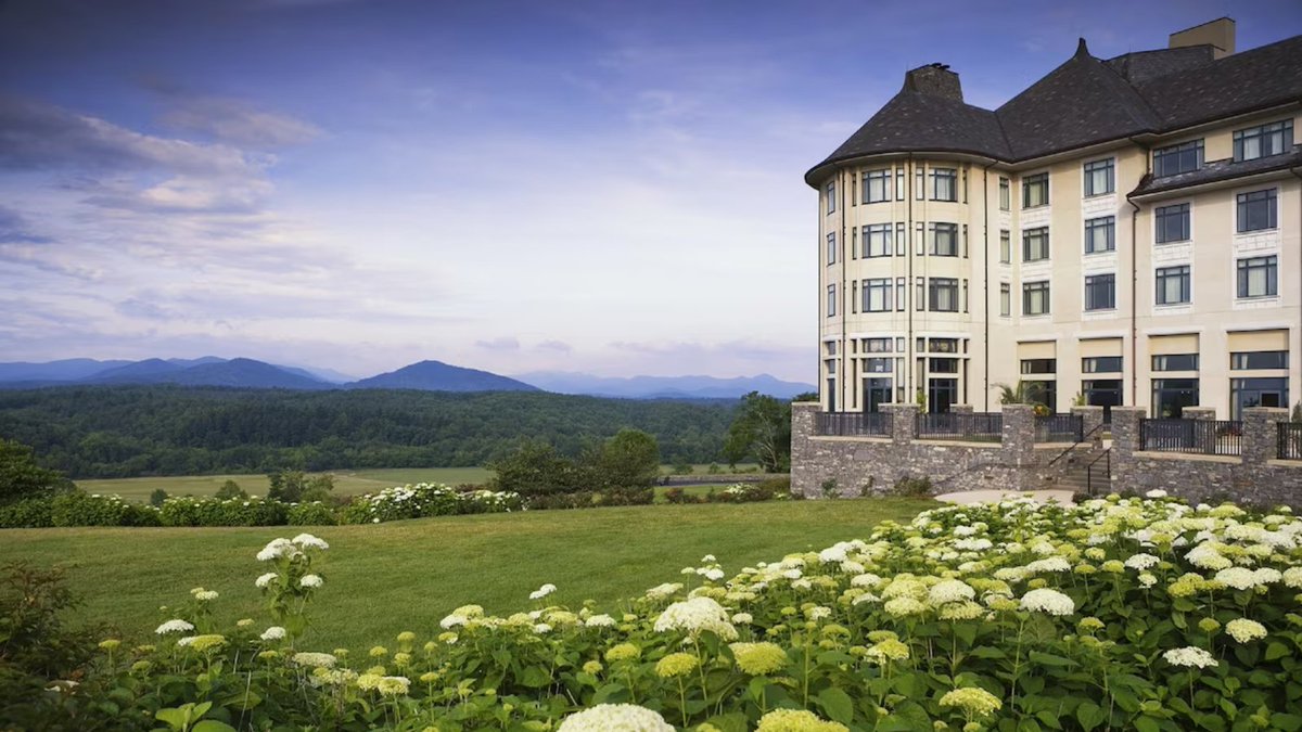 shop_lxuri's tweet photo. Explore the world's finest luxury hotels &amp; resorts with our comprehensive LXURI guide. From legendary city hotels to breathtaking beachfront retreats, discover the properties &amp; brands redefining luxury travel in 2026. https://t.co/010HR1SQnA 

#LuxuryResorts #LuxuryTravel #LXURI https://t.co/0gfOcu3OF5