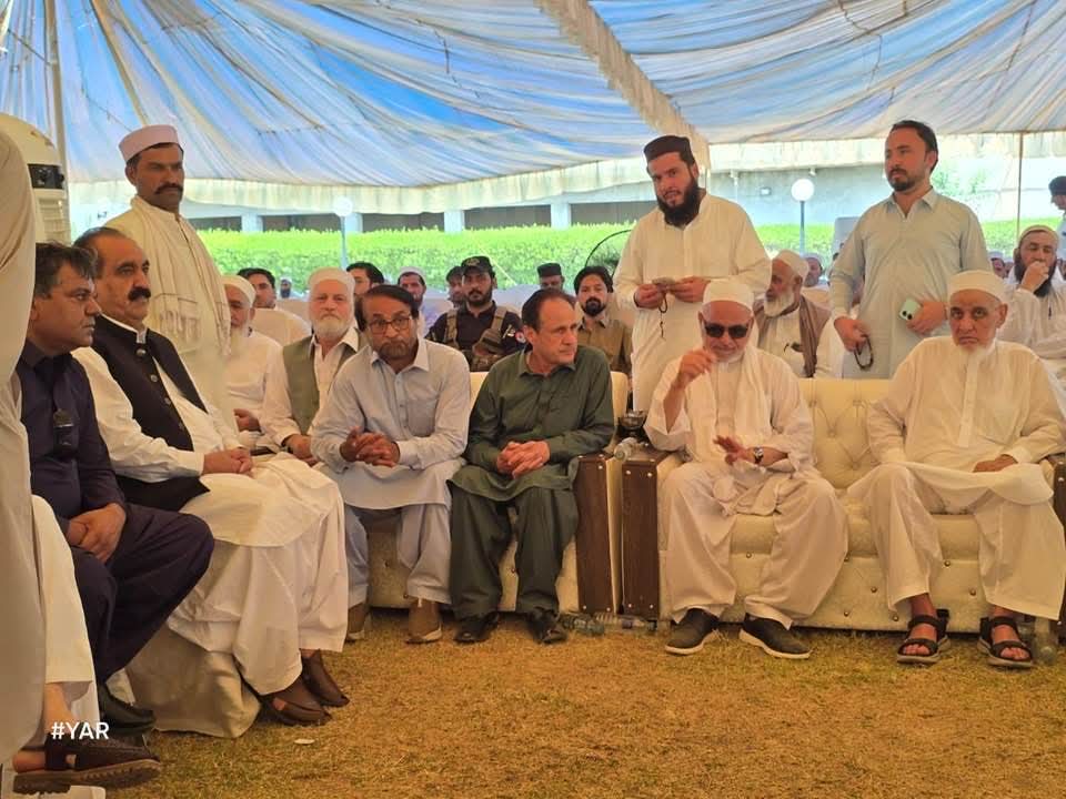ptm_momand's tweet photo. پشتون تحفظ موومنٹ (PTM) کے چیئرمین منظور احمد پشتین کے حکم پر ایک اعلیٰ سطحی وفد نے مرحوم سینیٹر تاج محمد آفریدی کے اہلِ خانہ سے تعزیت کی اور ان کے مزار پر حاضری دے کر عقیدت و احترام کا اظہار کیا۔
وفد نے مرحوم کے درجات کی بلندی، مغفرت اور پسماندگان کے لیے صبرِ جمیل کی دعا کی۔ https://t.co/qKx9Ms9JOj