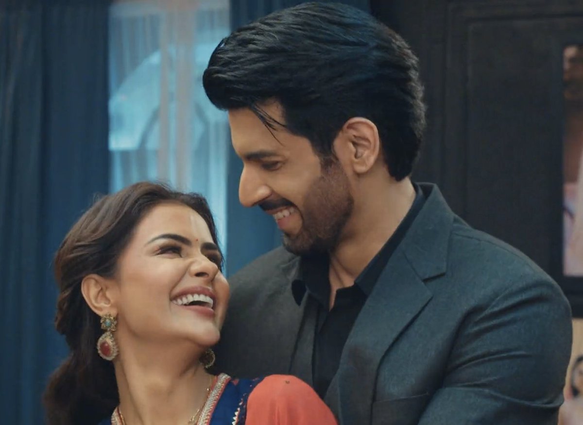 harshalisglint_'s tweet photo. Can you people just imagine that this is not #naagin7 or something else or naagin itself but proper like many other seasons. How good they look and og vibes also from them, ain't?? #AryAnta waiting for their child happily??? Ain't is so beautiful ?? 😍😍 https://t.co/TEjnjuEYky