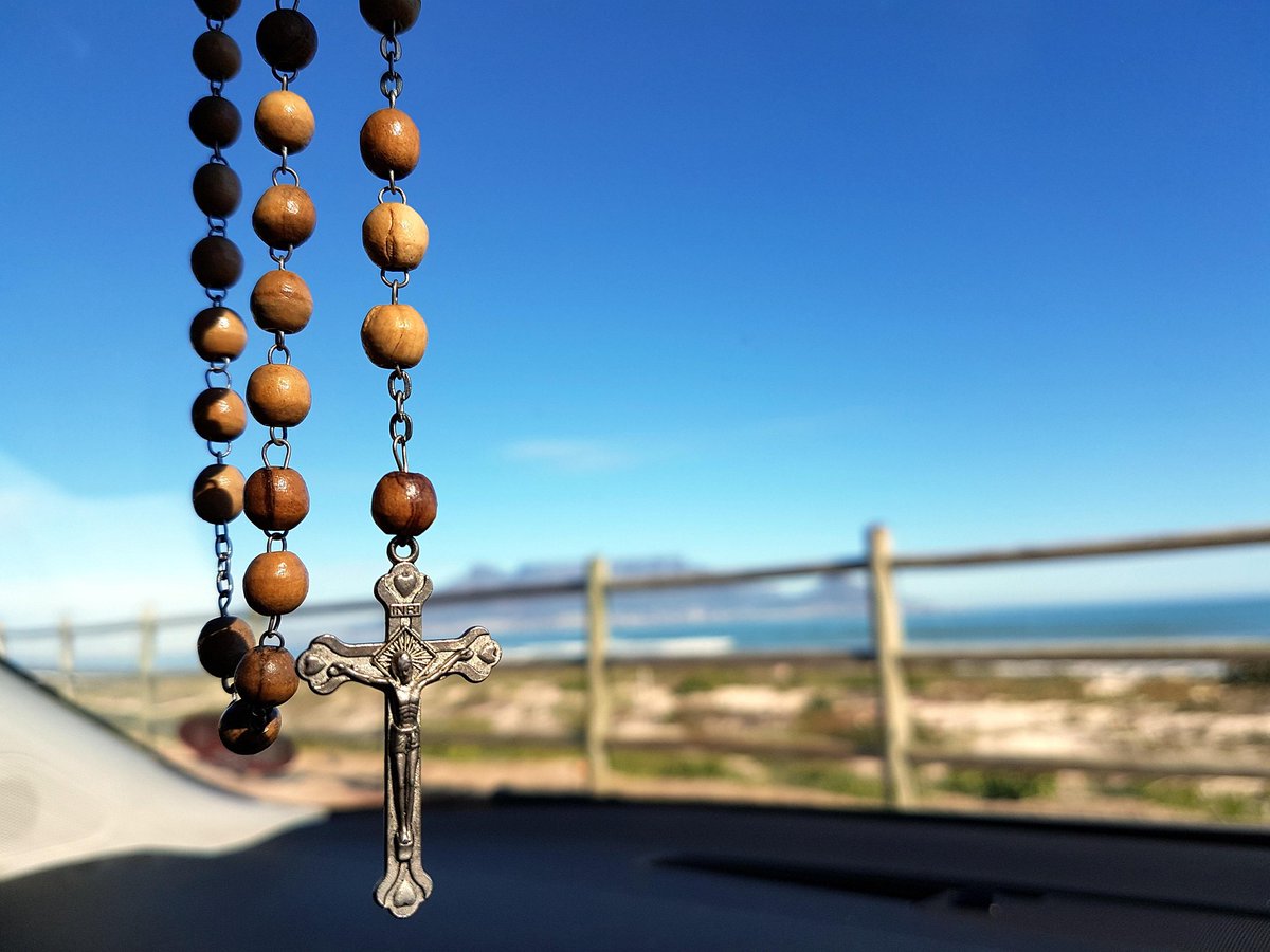 PrayTheRosary's tweet photo. Pray the Rosary everyday https://t.co/ZvlgA12gzu
