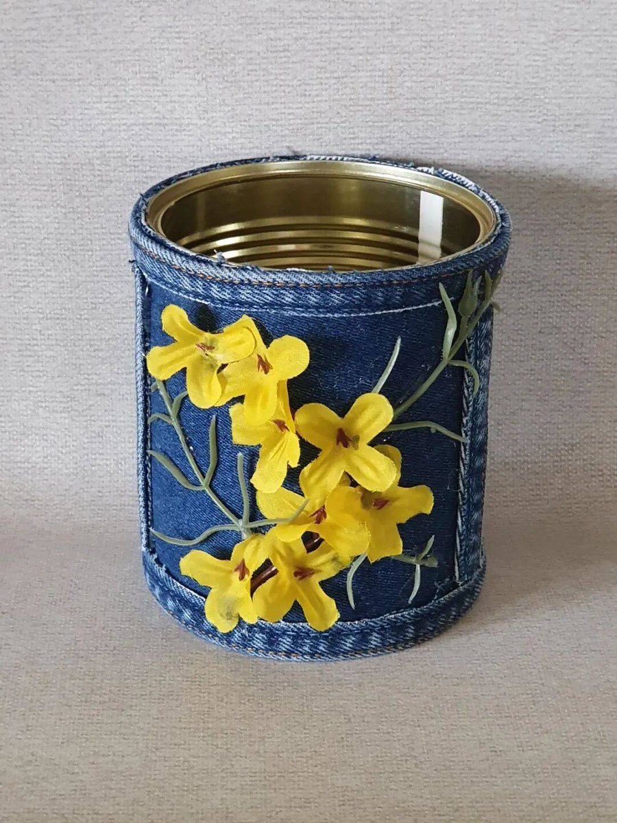 fazuli9910's tweet photo. DIY hack! Old tin can → stylish pencil holder. Cheap, eco-friendly, and perfect for desk vibe upgrades  #HomeHacks #SustainableLiving https://t.co/YAo3KCzHKr
