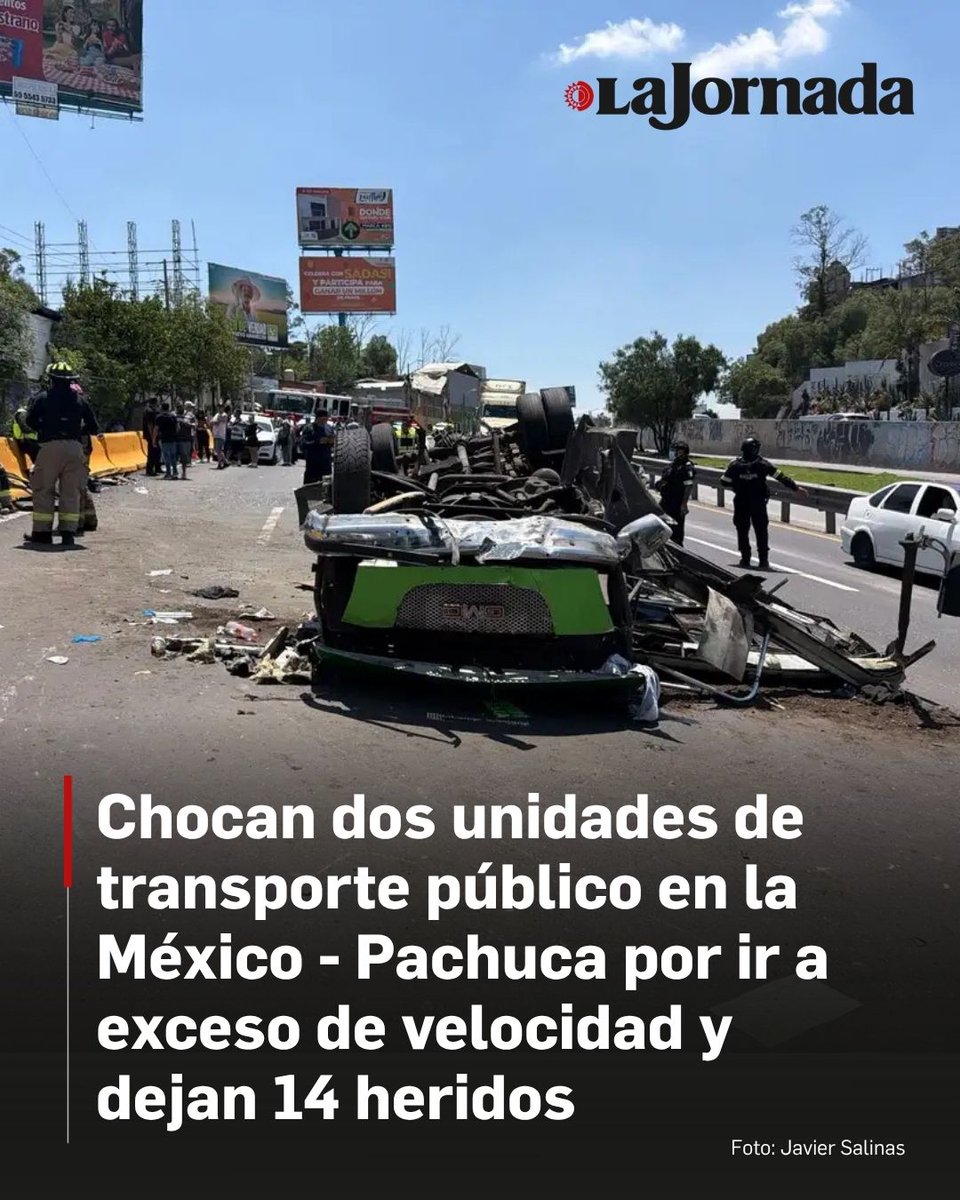 lajornadaonline's tweet photo. ⚠️ 🚐 La volcadura de un microbús de pasajeros, que momentos antes fue impactado por un autobús, y que circulaban a exceso de velocidad, sobre la autopista México Pachuca a la altura de Tlalnepantla; dejó un saldo de 14 personas lesionadas, varias de ellas de gravedad.

Los hechos ocurrieron poco antes de las 10 horas. El microbús quedó totalmente destrozado. Mientras que el autobús quedó con daños en la parte delantera.

Lee más aquí 👇
https://t.co/t1NhSDTr2R