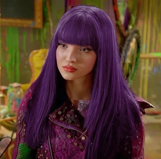 lelxnii's tweet photo. Yall are so quick to talk shit about Kylie’s jaw surgery inbetween d4 and d5 even though Dove was the one who changed her whole face. The different in d1 compared to d2 is crazy. I love dove but yall love to bring down the new cast only because you’re too blinded by nostalgia https://t.co/WYOZM2QlC3