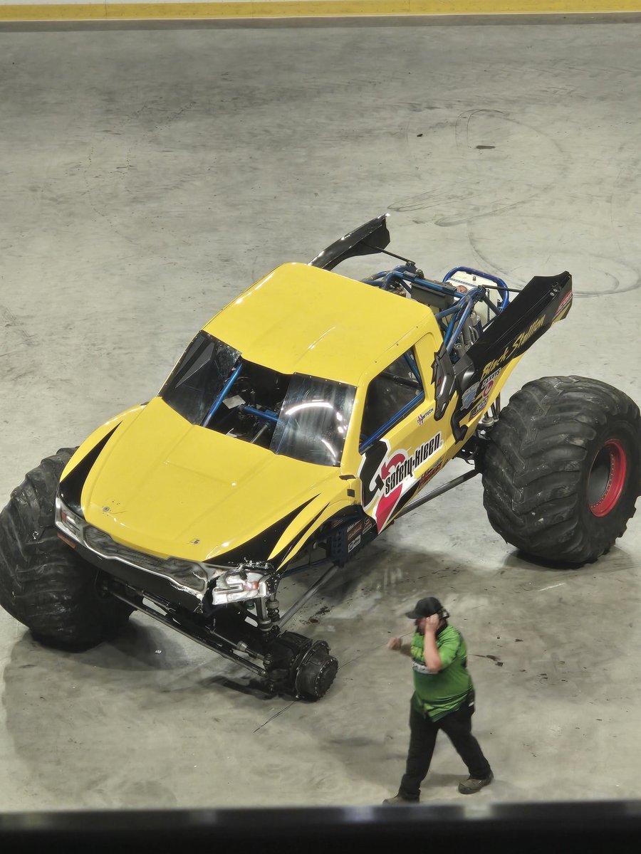 MoirethGaming's tweet photo. Local Monster Truck show in Canada. US anthem played first and all* stood in respect, no boos. 
The liberal "green" mind cant comprehend that 1 entire monster truck show burns less fuel than ONE private jet trip for the political elite to overseas . 

One lost a tire. pretty fun https://t.co/AIeFCGqgbq