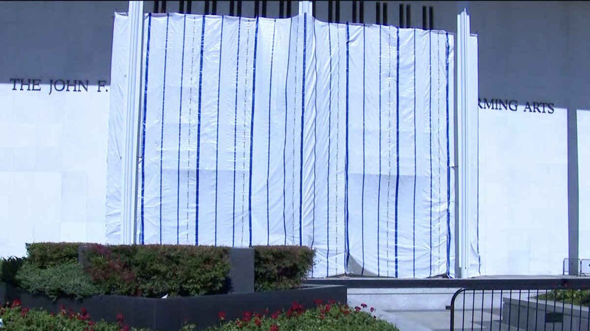 GuyMasson's tweet photo. Mr. President, tear down this tarp.

#FDT https://t.co/e1SpmGxjIB