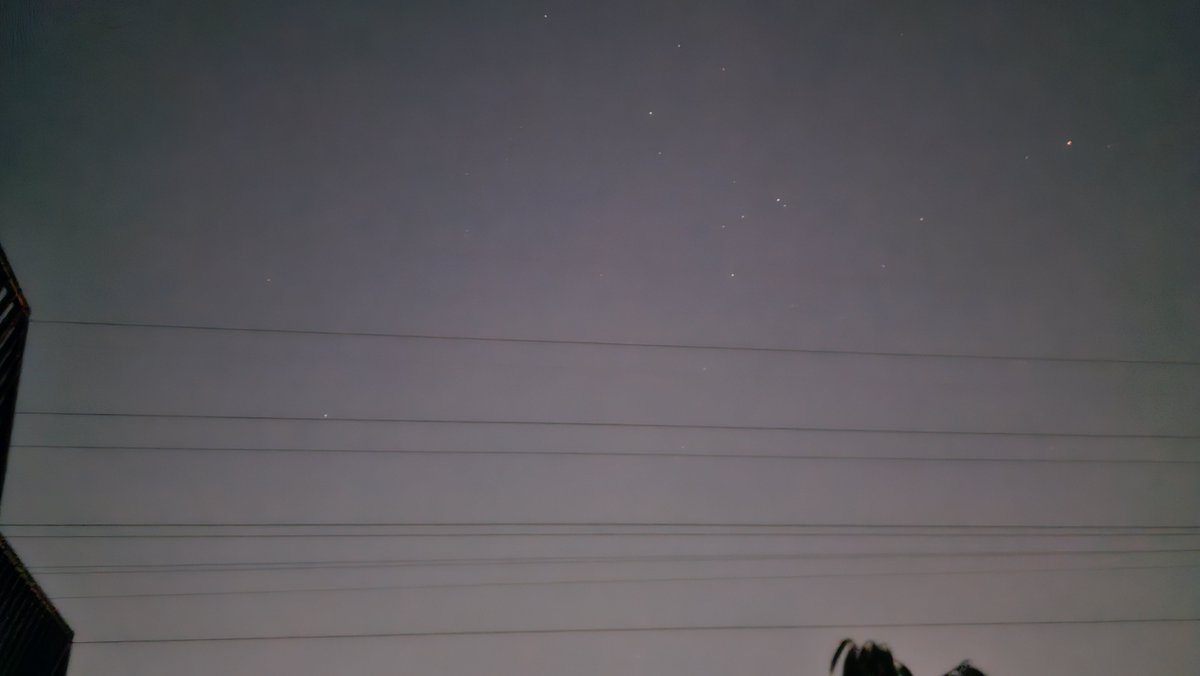tanipopon's tweet photo. 2026年6月15日 1時45分のインドネシアのバンドンの天気は晴れ。
乾季の陽気だと少し肌寒いのに、今夜はそれがない。
気温は21度。
今日は晴れのち曇りで所により雷雨。降水確率は50%。
降るなら本格的に降って欲しいな。
#イマソラ
#空がある風景 https://t.co/Y1Oam4UyTn