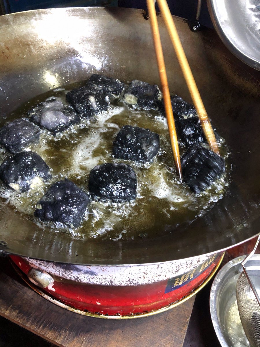 Muhendis_44's tweet photo. [Late-night snack vibe = crispy fried stinky tofu with spicy sauce, the best comfort food after a long day! ]， https://t.co/Mlw1O0XbLV