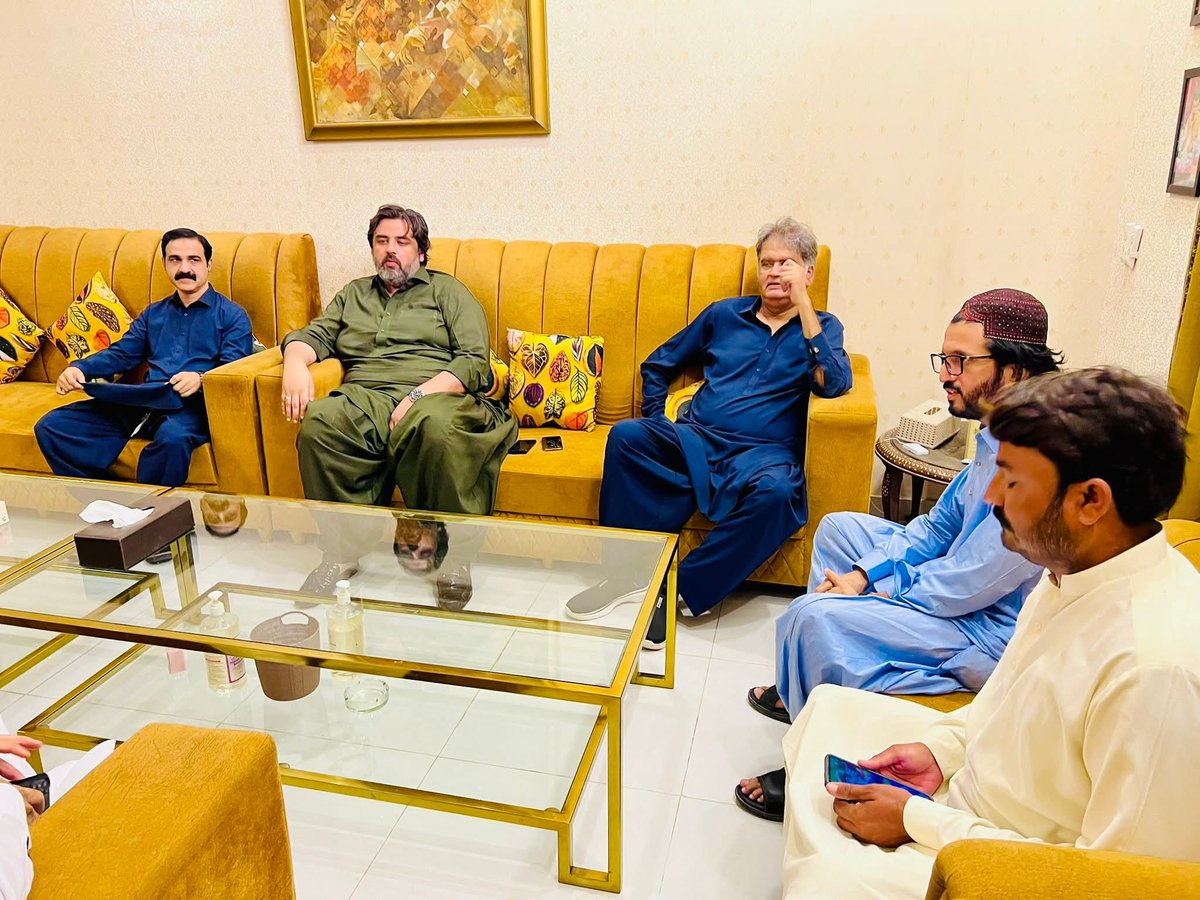 QadirshahQ22958's tweet photo. سرہندی ہاؤس میرپورخاص 
 
پیر حسن علی شاہ جیلانی 
پیر عزت حسین شاہ جیلانی صدر پیپلز پارٹی سٹی میرپورخاص نے پاکستان پیپلز پارٹی کلچرل ونگ میرپورخاص ڈویزن کے صدر پیر مزمل جان سرہندی کی والدہ محترمہ کے چہلم میں شرکت کی ۔

@izzathusainshah
@SarhandiMutahir
@PirMuzamil https://t.co/xQT1FZlYmK