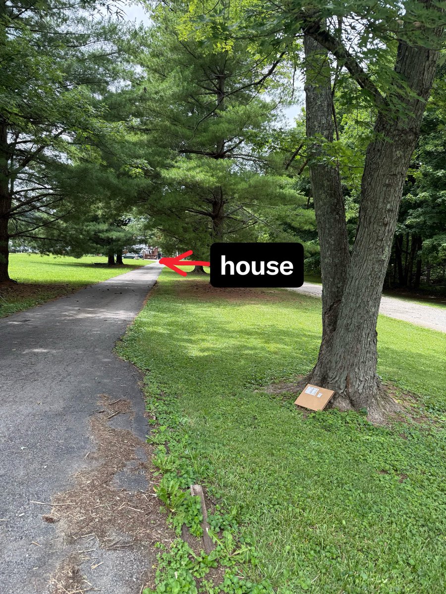 AustinLee_3's tweet photo. Shout out to @FedEx for leaving my package right on my porch! And not near the street or in the rain! 

Great customer service as always! 
NEVER have a problem. 😑 #WorstCompanyInExsistance 
#IHateFedEx https://t.co/zQAtLJC0cn