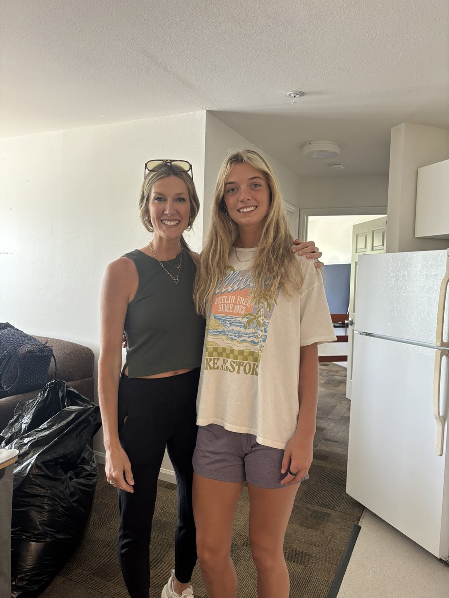 WinthropWBB's tweet photo. Move-in day was a success. The time to grind starts soon⏰. #WinthropWBB #ROCKtheHILL #GoEagles https://t.co/M4KRiRUNnM