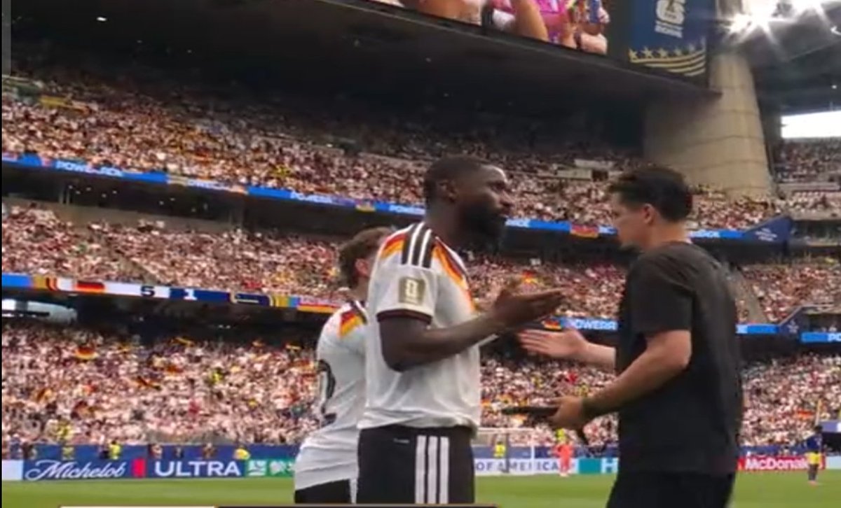 FaithfullBaller's tweet photo. 🇩🇪 Antonio Rüdiger makes dua before being subbed on for Germany against Curaçao. 🤲 https://t.co/ahbXWsMGJj
