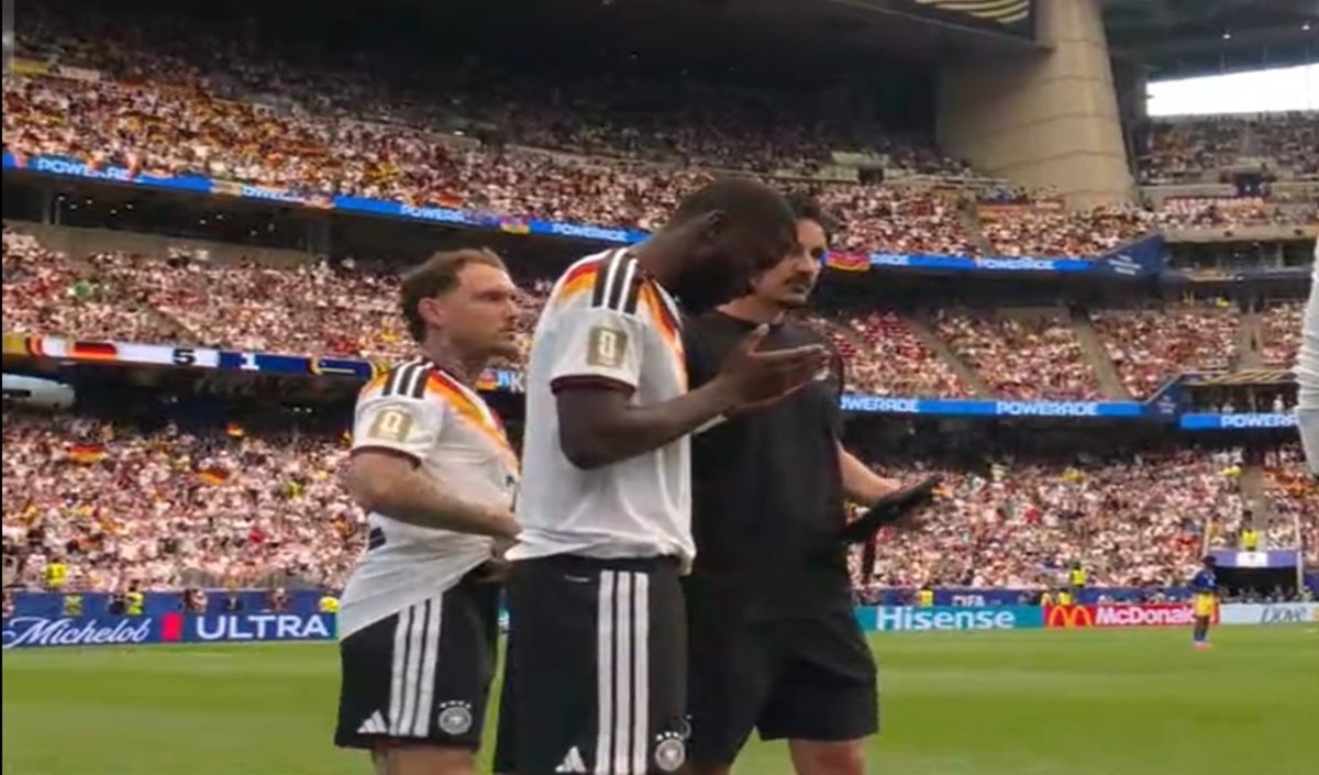 FaithfullBaller's tweet photo. 🇩🇪 Antonio Rüdiger makes dua before being subbed on for Germany against Curaçao. 🤲 https://t.co/ahbXWsMGJj