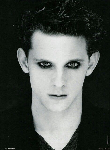insanebestie's tweet photo. Can we start putting eyeliner on Jamie Bell again, holy fuck 🚬 https://t.co/WRNoNzmIAj
