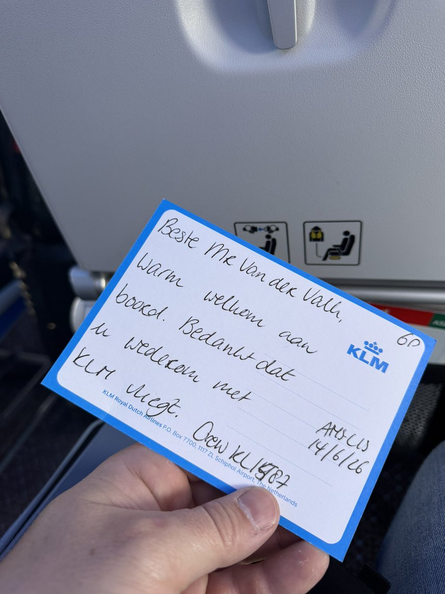 mattijsdevalk's tweet photo. Toch altijd leuk die persoonlijke touch @KLM ! https://t.co/SbR1yeZXGw