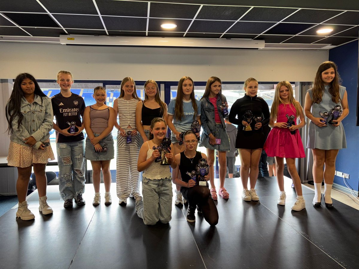 radcliffefcfdtn's tweet photo. Our U12 Tigers celebrating their achievements this season 👏🏼💛💙🏆

Special awards left to right
Molly - Managers Player
Ella - Club Player
Ava - Players Player
Violet - Parents Player
Louise - Most Improved https://t.co/fHIhrMwccj