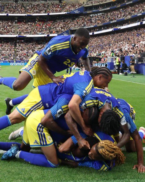 aymeric_fchrd's tweet photo. Malgré le score, Curaçao n'a pas à rougir de sa prestation : avoir osé regarder l'Allemagne droit dans les yeux et l'avoir fait douter pendant un quart d'heure.

Ils se sont battus avec leurs armes et beaucoup de bravoure, et c'est louable.

#WorldCup2026 #GERCUW

👍🇨🇼 https://t.co/fTYaHdW9RI