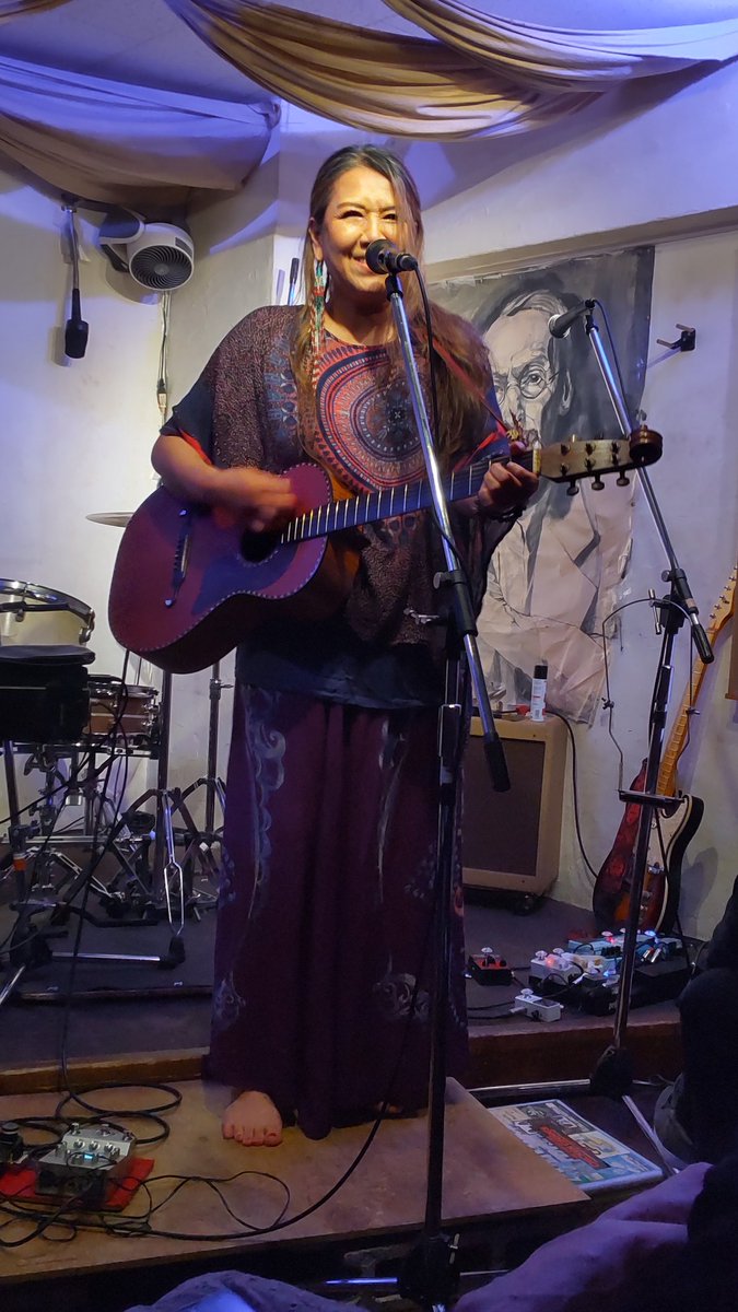 nyabexciter's tweet photo. 260614 @下北沢ラウン
アキラさんと江上徹さんバンド（あぁん私も名がおぼえられない）見てきたよ
アキラさんは色々お話ししたいのを我慢？しつつも、曲とトークがよい流れ
江上さんは聞きたかった曲聞けてうれしや
最後セッション、劇的にカッコよくソウルフルで、プロの技を観た!って感じ https://t.co/0ksgHcp1TJ