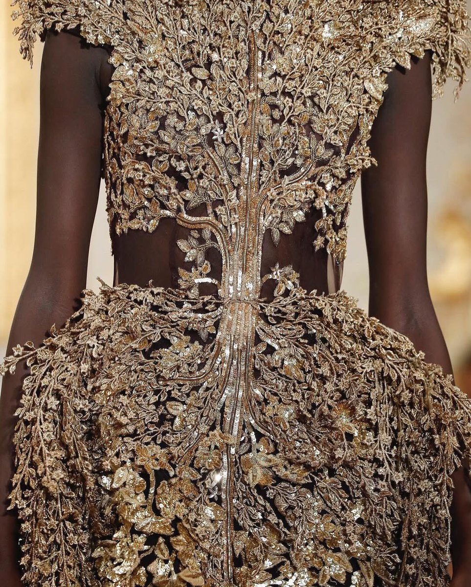 fash__ion0's tweet photo. RAHUL MISHRA | Fall 2022 https://t.co/BcMwqLeGmw