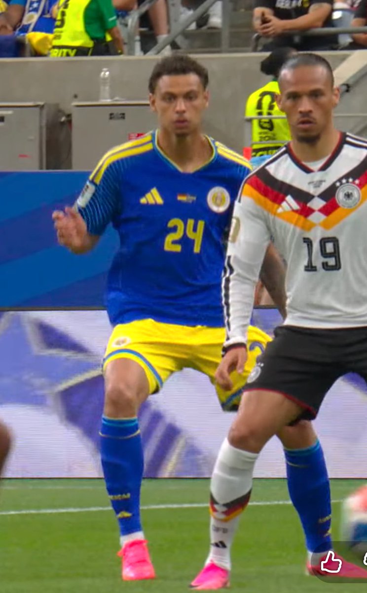 alscbtw's tweet photo. Curaçao ainda tem o uniforme com as mesmas cores do Brasil, só que invertido https://t.co/IWcAMr3SAG