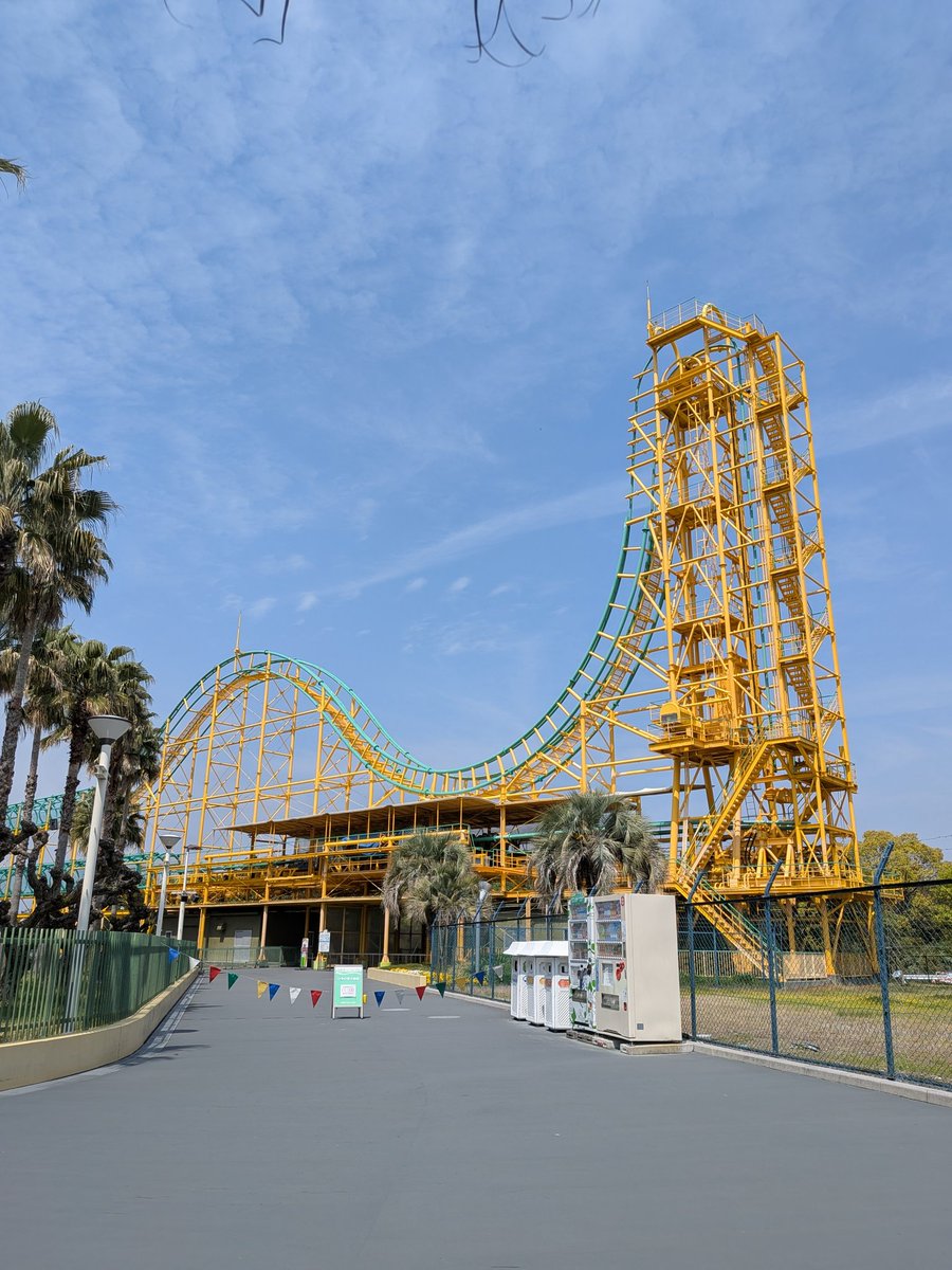 AGold564's tweet photo. Seeing a bunch of JP amusement park posts in my feed so... Some photos on Nagashima Spa Land from my trip in April. Got to ride Ultra-Twister and Shuttle Loop this time which were both closed 2 years ago. https://t.co/R5KmJt5jXP