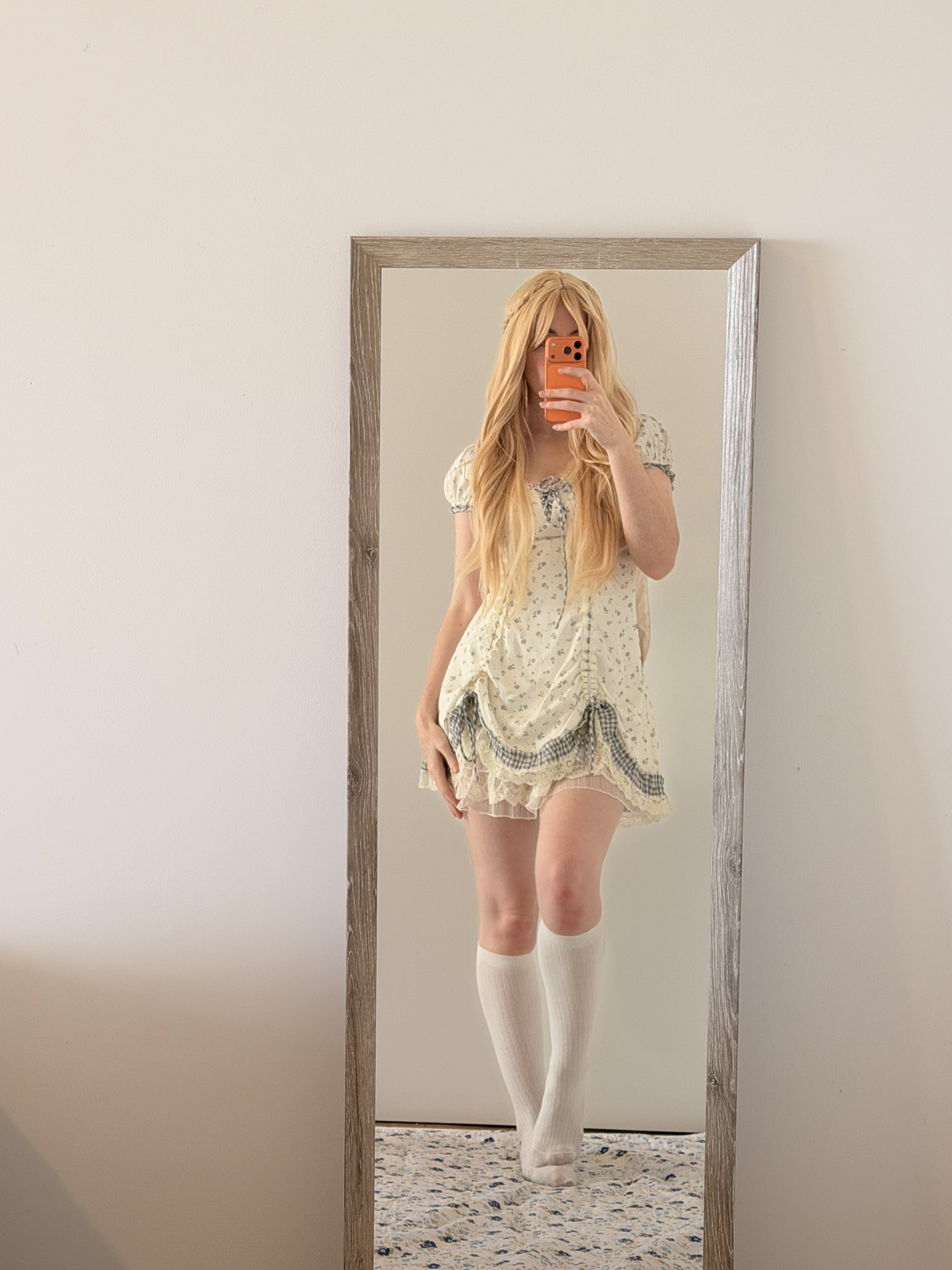 4 pic. Me vs my filming outfits. Who wants me? https://t.co/cbNZf6vBM2