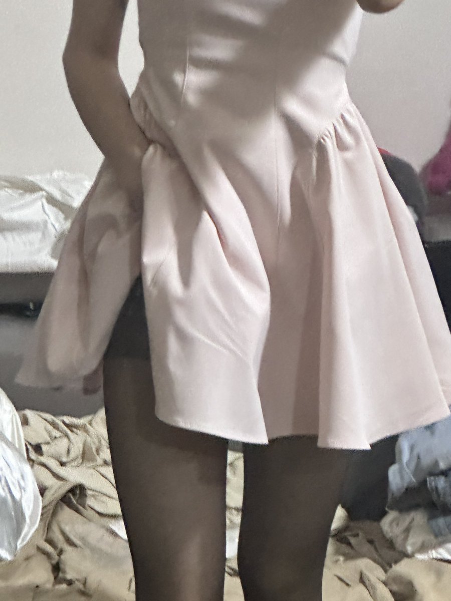Sulli7_'s tweet photo. ootd 最近买了很多不同风格的衣服 等我9厘米的高跟鞋到了 我要穿着去约会 不过目前没约会的对象😴 https://t.co/7YiJkbNAby