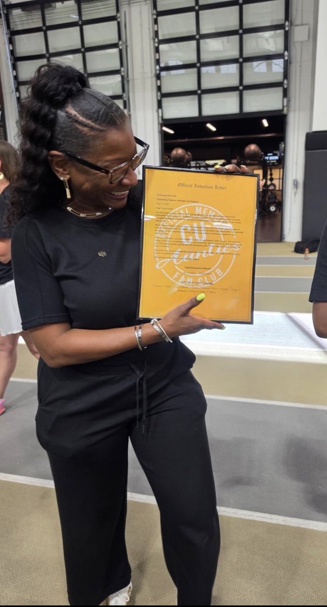 CUaunties's tweet photo. 🎉✨ Big News! ✨🎉
The **First Auntie of All Aunties** has officially been recruited and committed into the CU Aunties Fan Club! 

Please join us in warmly welcoming **Auntie Tracie** to the community! 🎉💖 
Welcome aboard, Auntie Tracie! 🥳👏

#CUAunties #WelcomeAuntieTracie #CoachPrime #FamilyForever