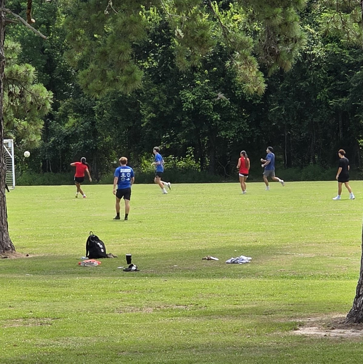 nani_jae_22's tweet photo. Sunday morning fun!
#summerNObreak #funinthesun #neverstop #soccerwithfriends https://t.co/EyqiZhLVl7