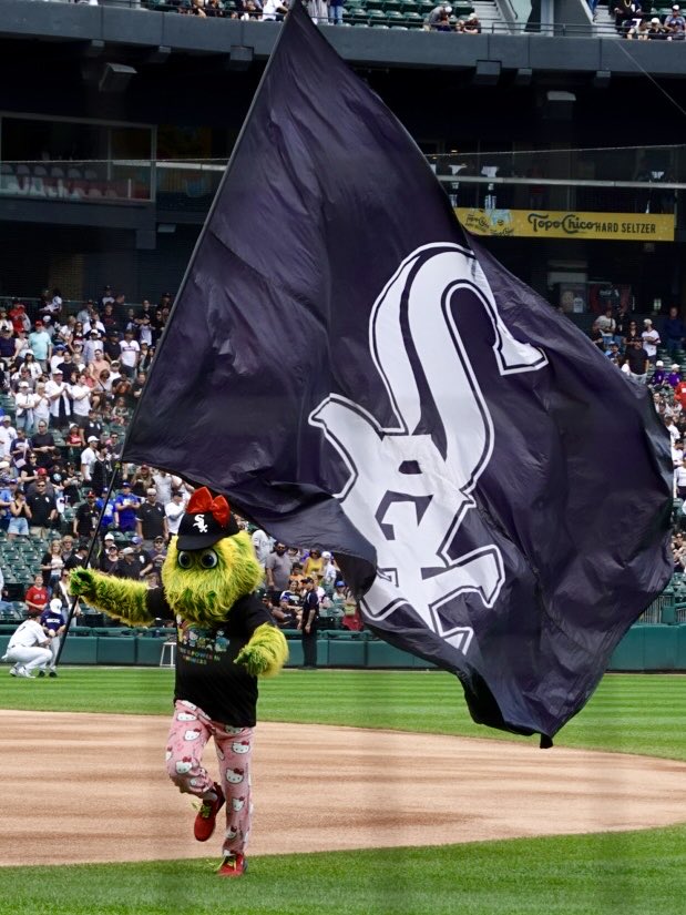 JoshuaMellin's tweet photo. 🎀 Southpaw sporting Hello Kitty look at the park today @whitesox https://t.co/6bX6Xxp3pu